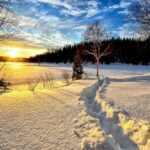 Schnee und Sonnenuntergang